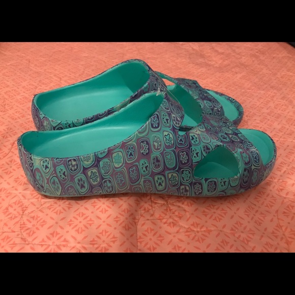 Croc Style Sandals w/Paw Prints🐾 - Picture 3 of 4